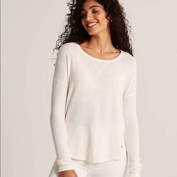 ✨ Cozy Long-Sleeve Crew Tee✨ - Picture 1 of 8